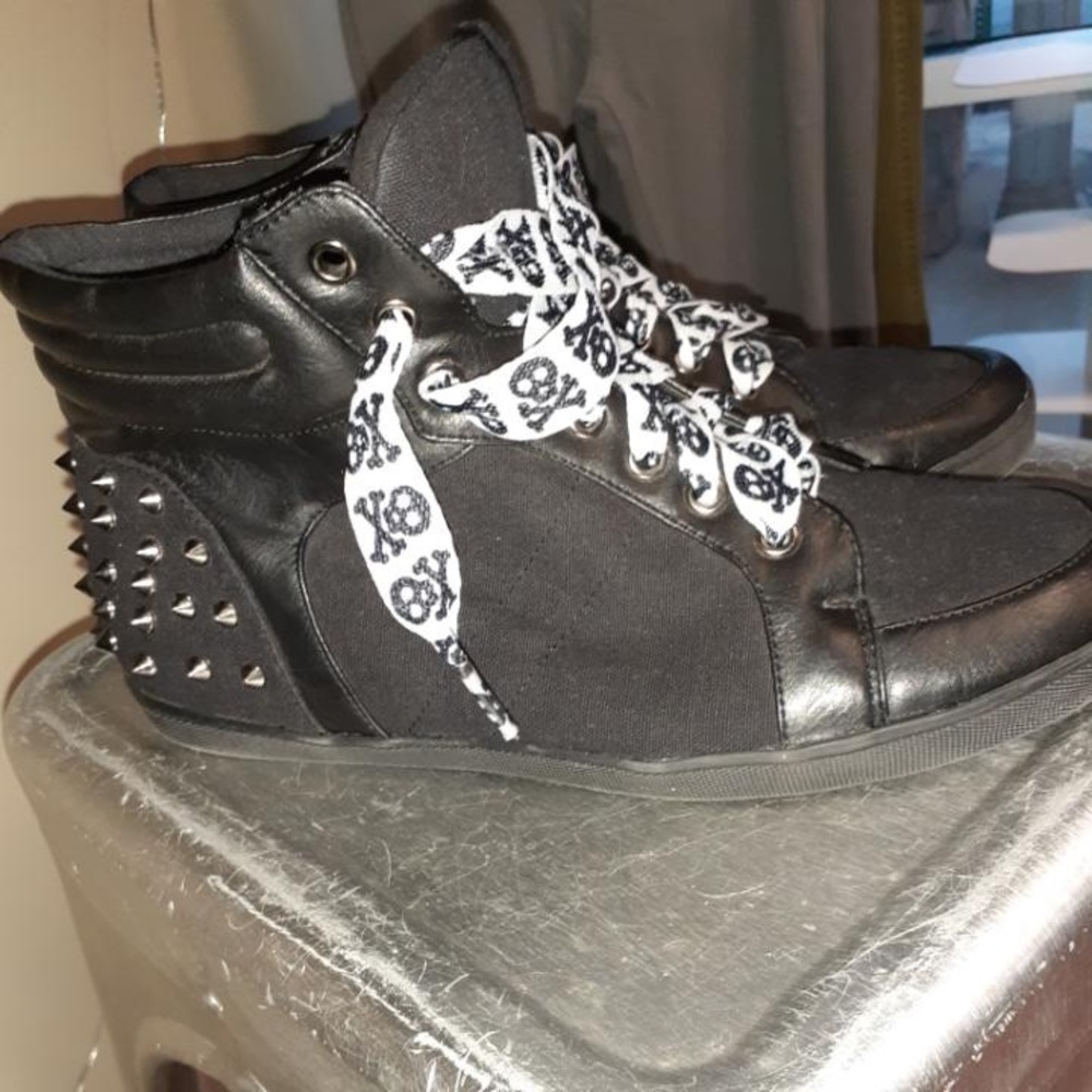 Soda Spiked Hightop Sneakers Size 9
